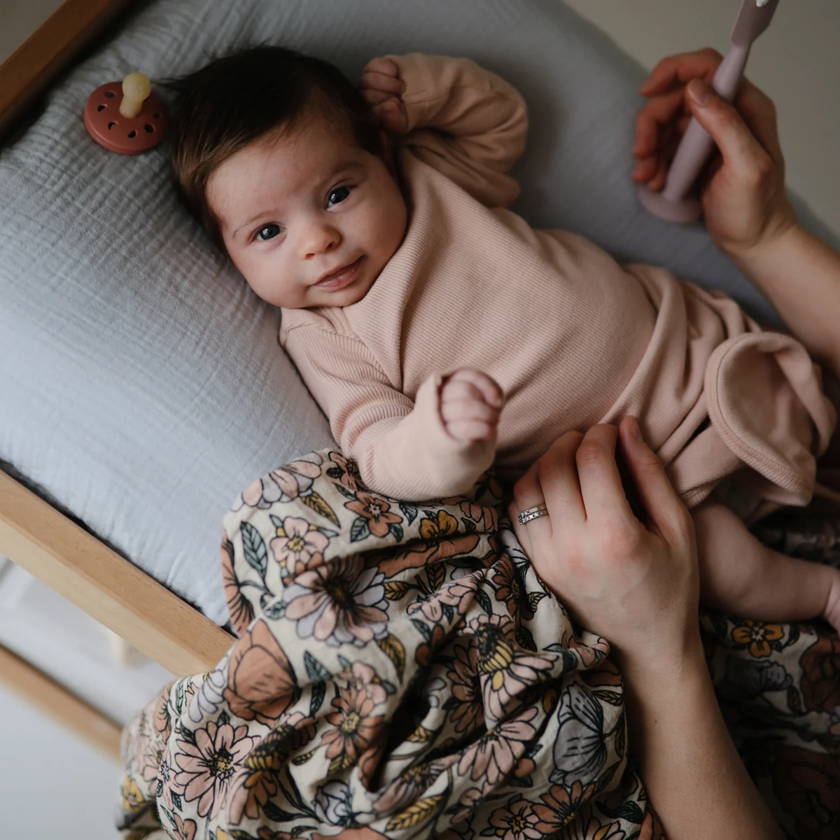 Mushie Organic Cotton Muslin Swaddle - Retro Flowers